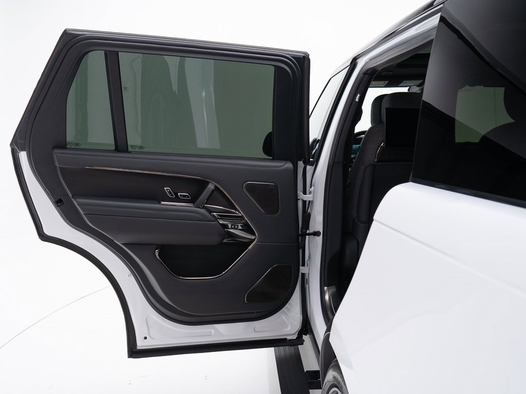 Used 2023 Land Rover Range Rover SV image 21