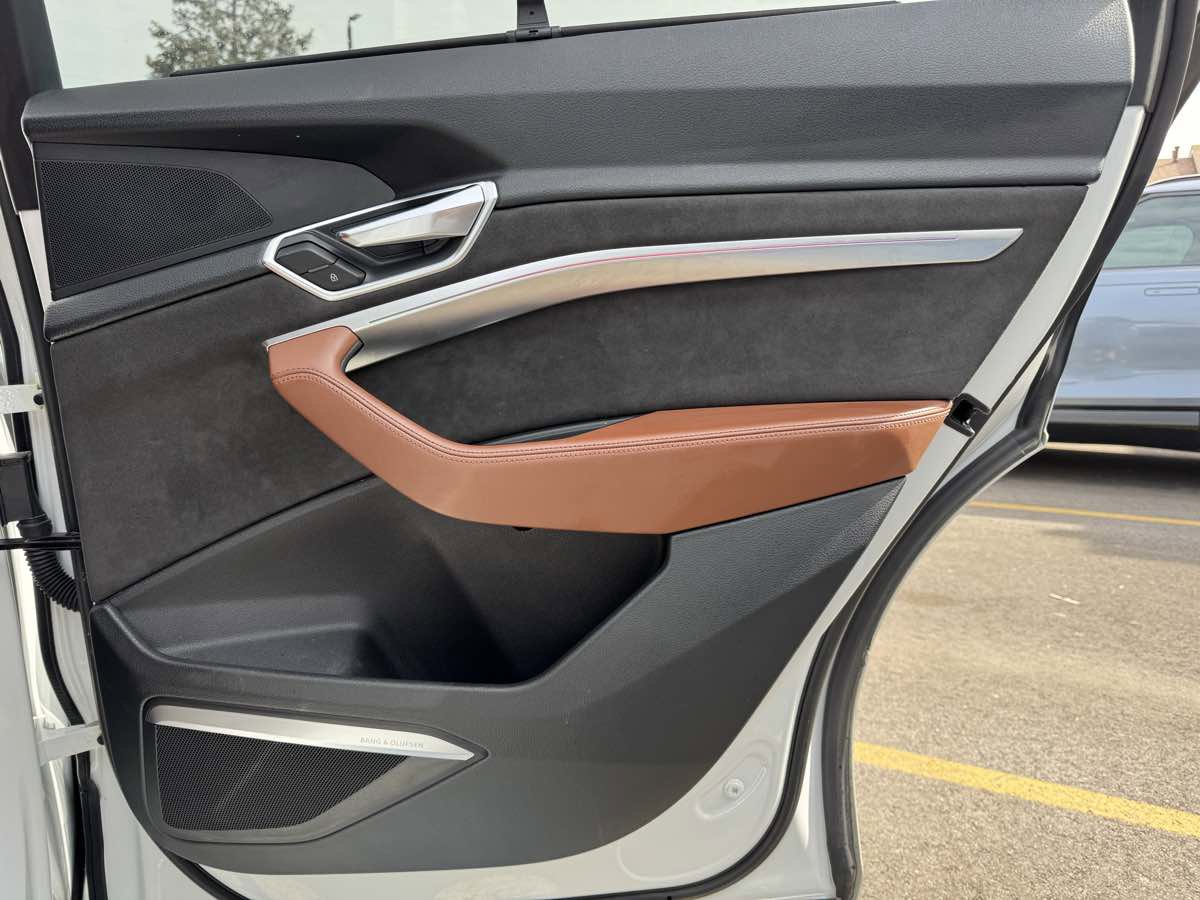 Used 2019 Audi e-tron Prestige w/ Prestige Package image 40