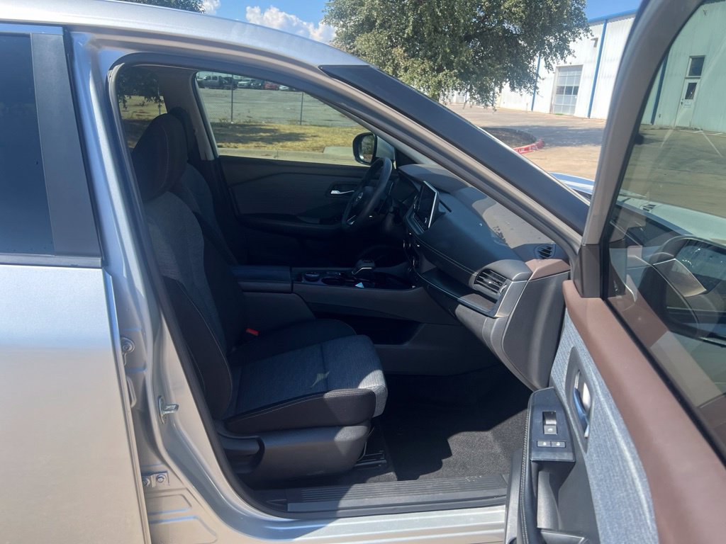 Used 2023 Nissan Rogue SV AWD/4WD image 37