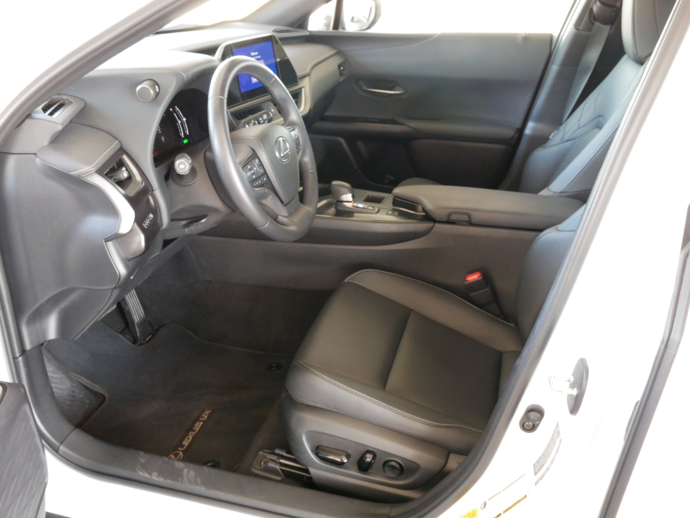 Certified 2025 Lexus UX 300h FWD image 4