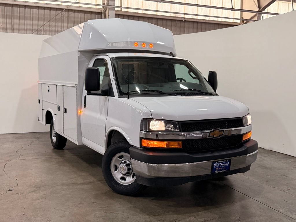 New 2025 Chevrolet Express 3500 w/ Power Convenience Package RWD image 7