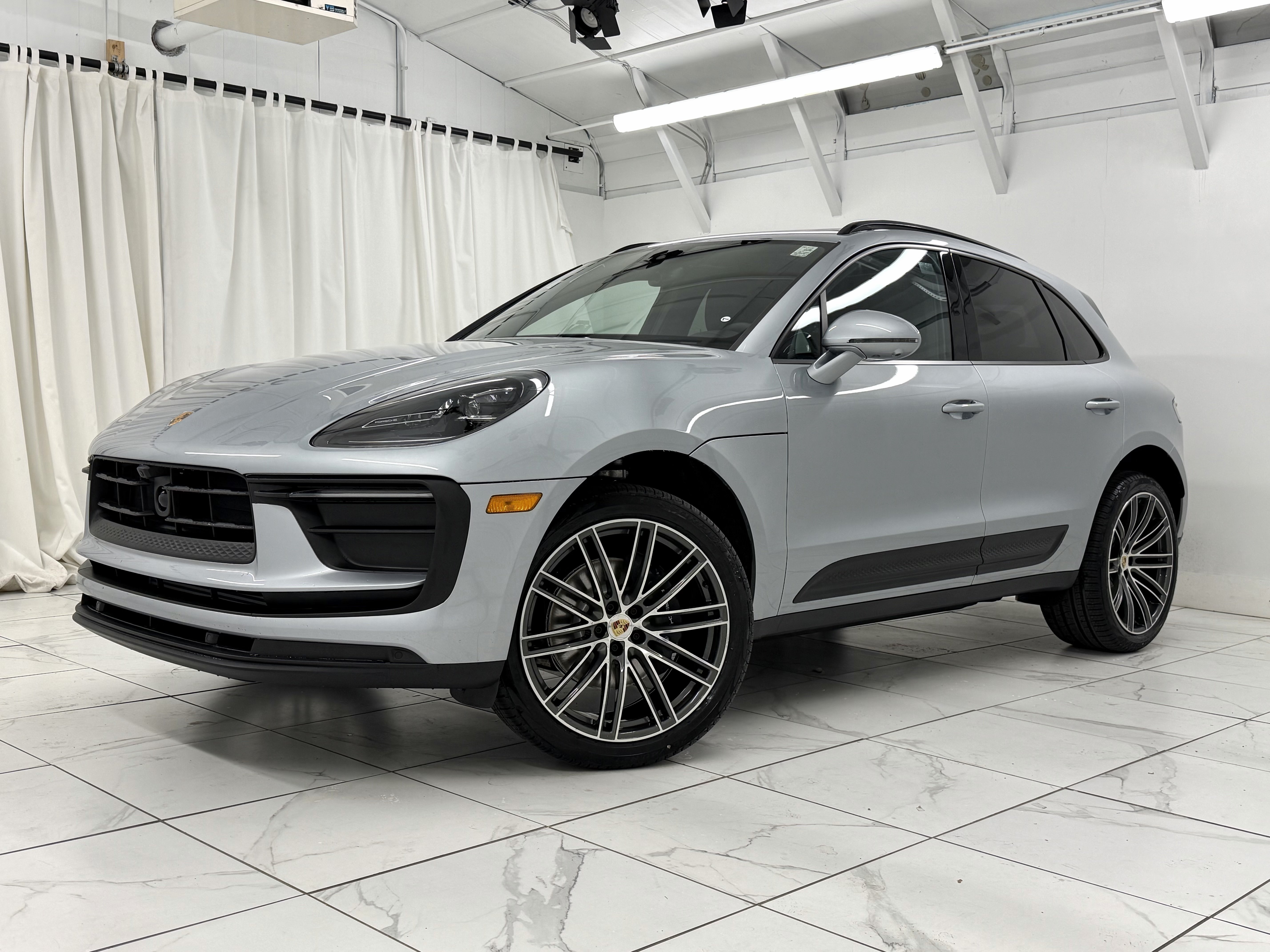 Certified 2026 Porsche Macan AWD/4WD image 1