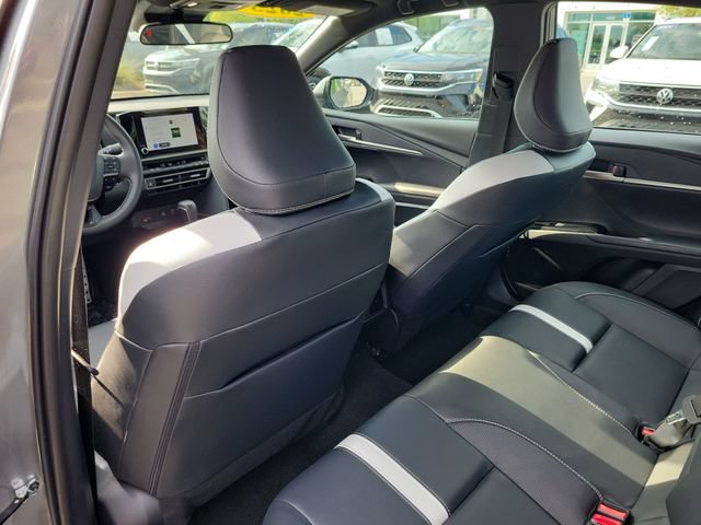 Used 2025 Toyota Camry SE FWD image 10