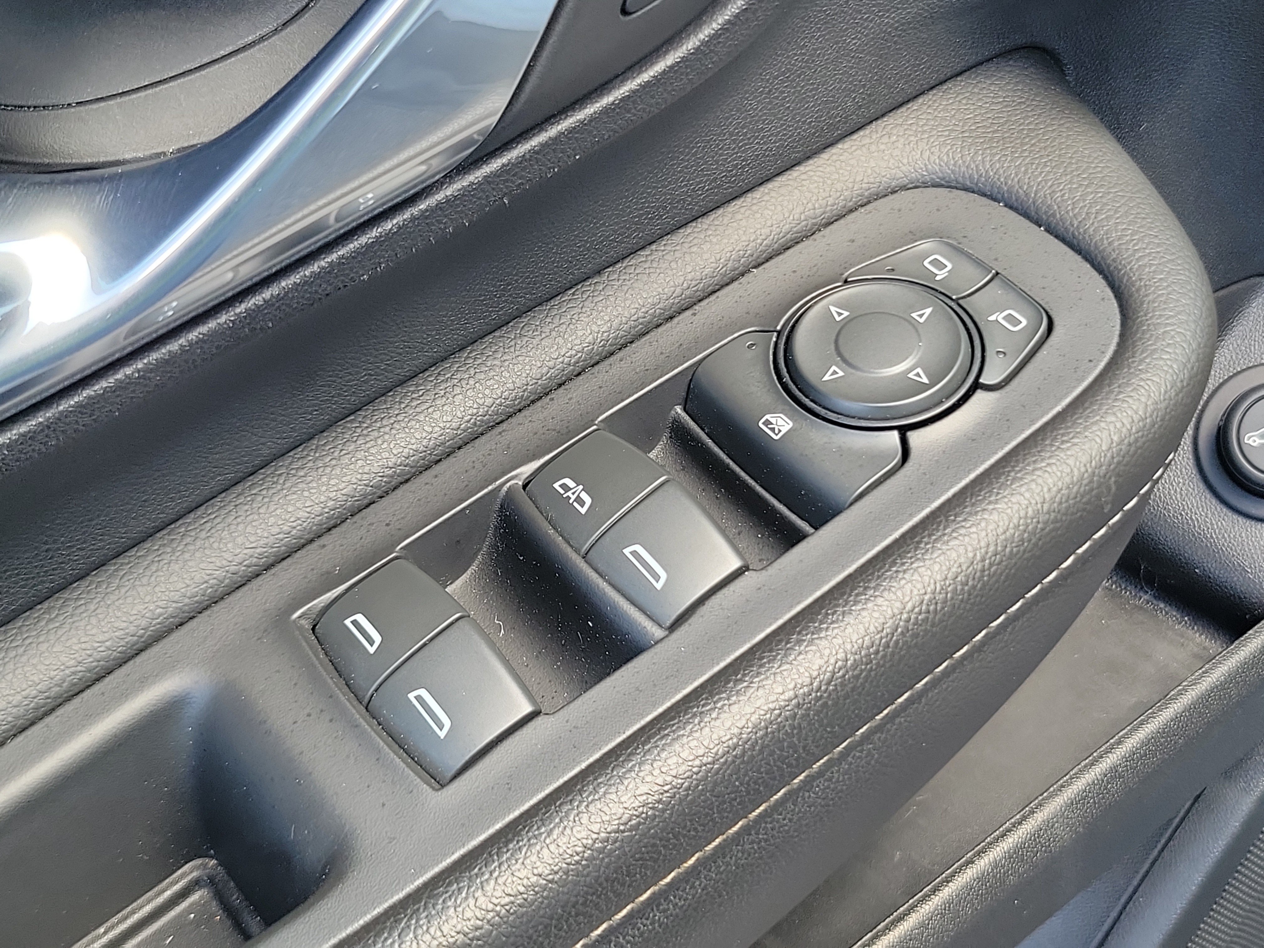 Used 2023 GMC Terrain SLE w/ Driver Convenience Package FWD image 29