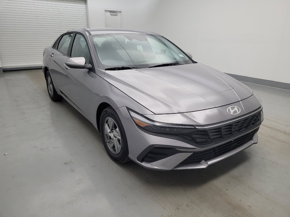 Used 2025 Hyundai Elantra SE FWD image 13
