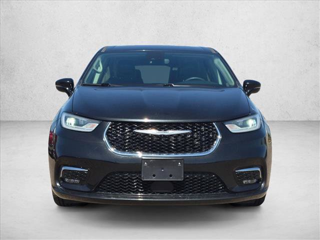 Used 2024 Chrysler Pacifica Limited FWD image 2