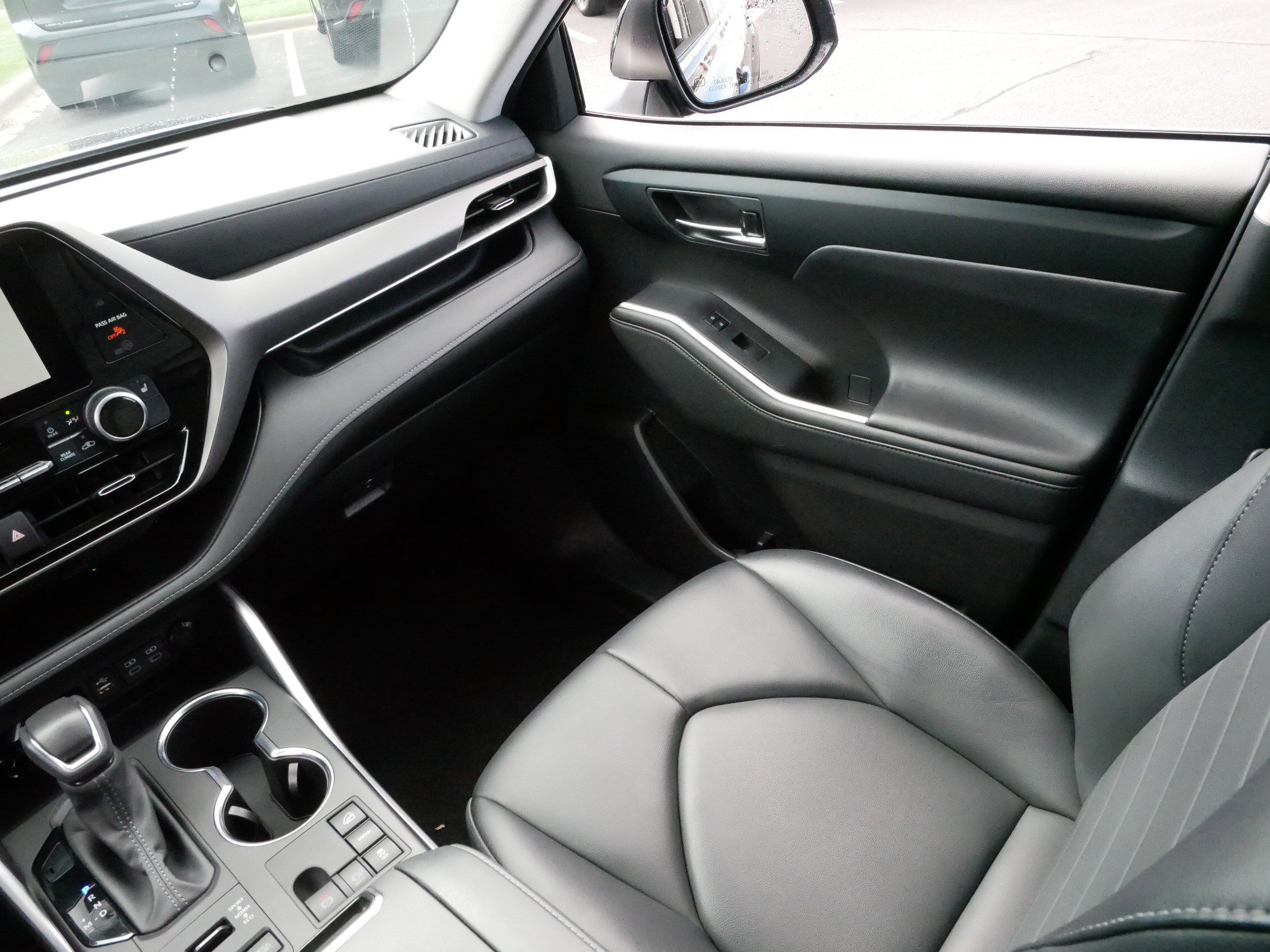 Certified 2024 Toyota Highlander XLE image 11