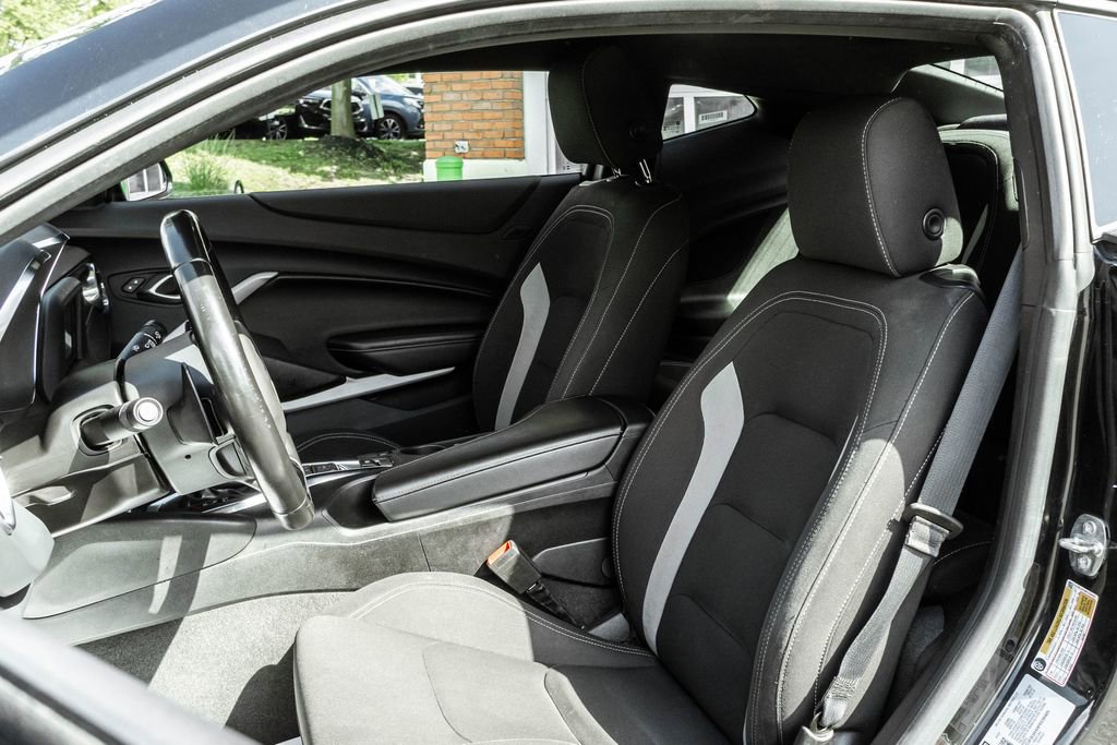 Used 2023 Chevrolet Camaro LT RWD image 7