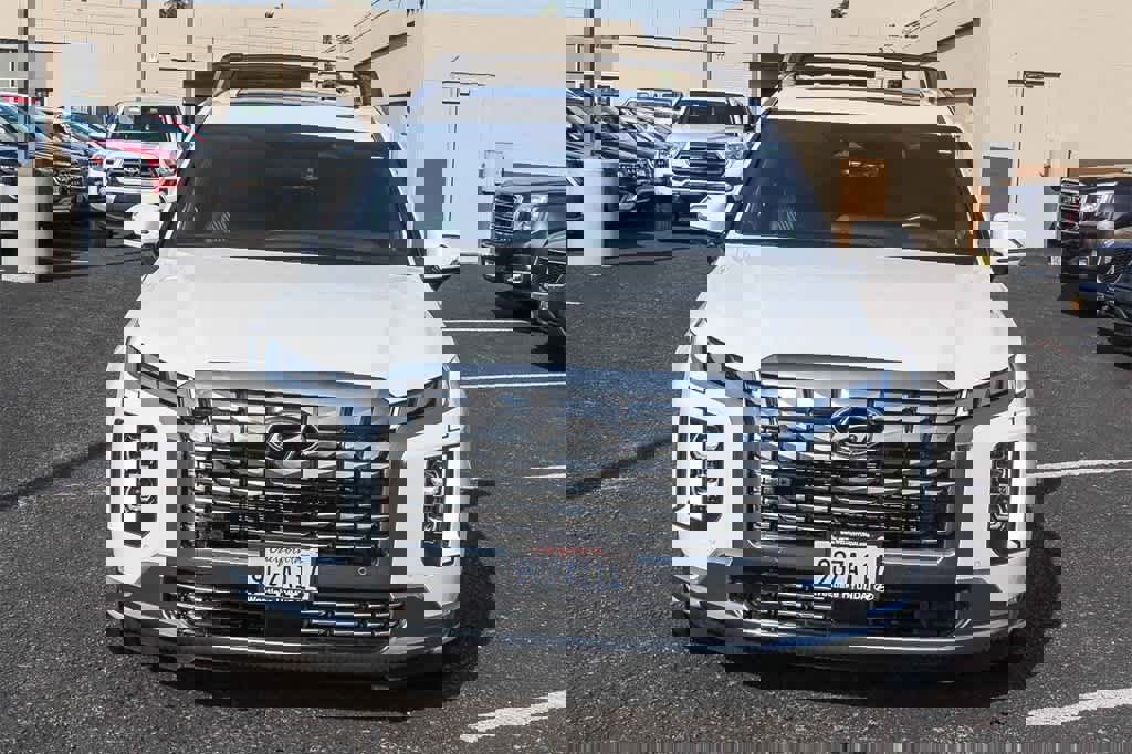 Used 2023 Hyundai Palisade Calligraphy image 2