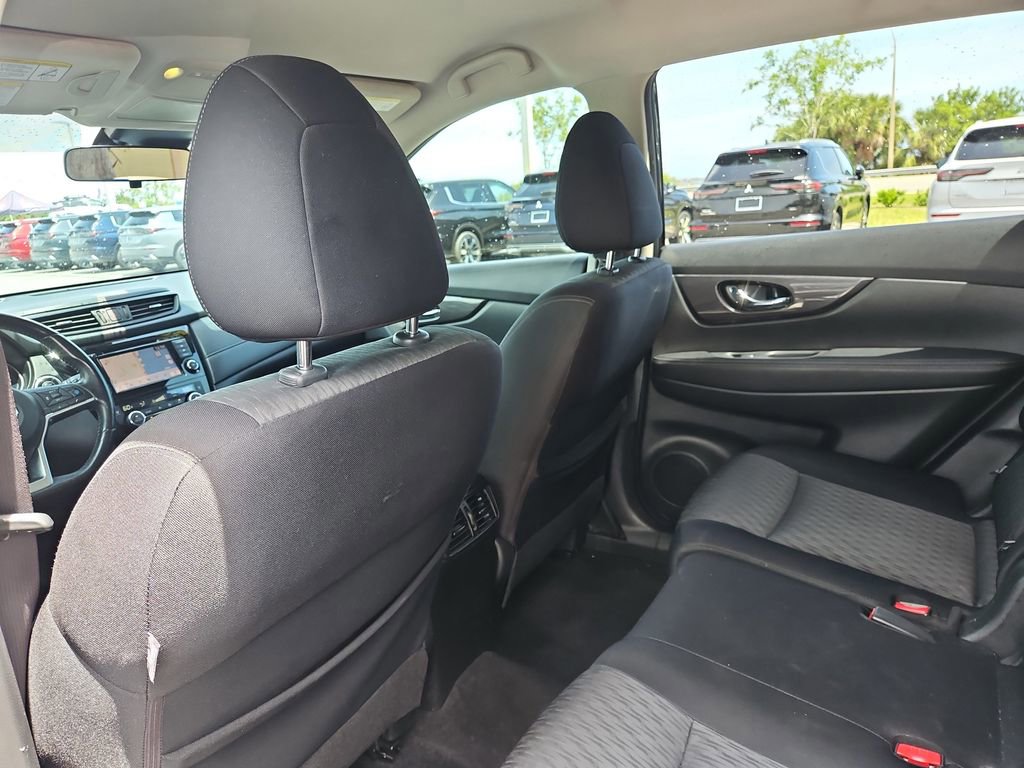 Used 2019 Nissan Rogue SV w/ Premium Package image 13