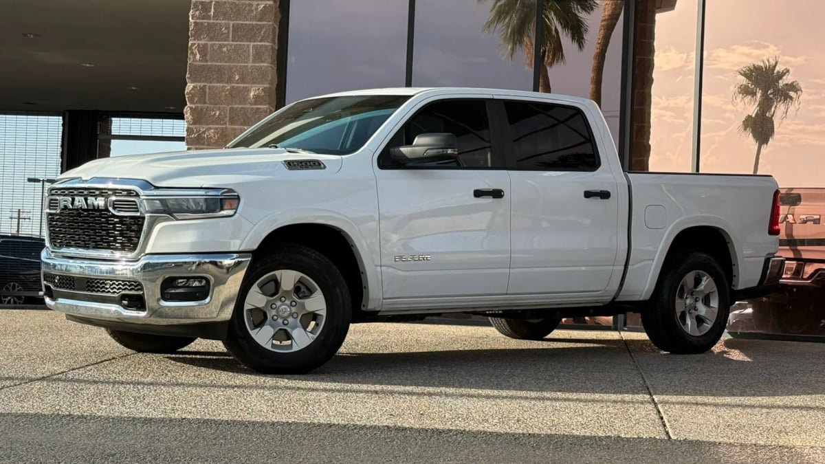 Used 2025 RAM 1500 Big Horn AWD/4WD image 3