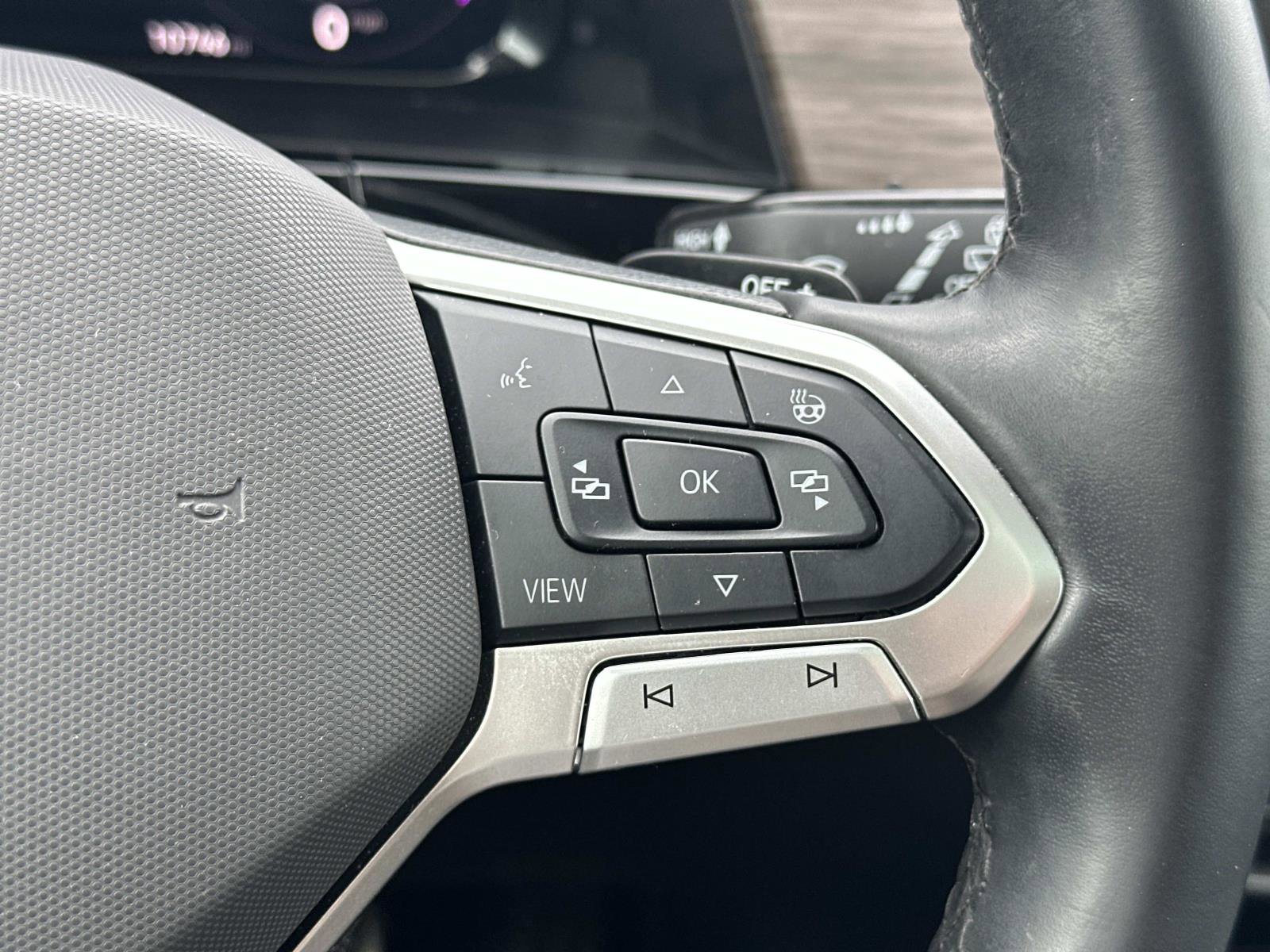 Used 2024 Volkswagen Atlas SEL Premium R-Line image 24