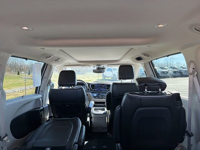 Used 2023 Chrysler Pacifica Limited FWD image 15