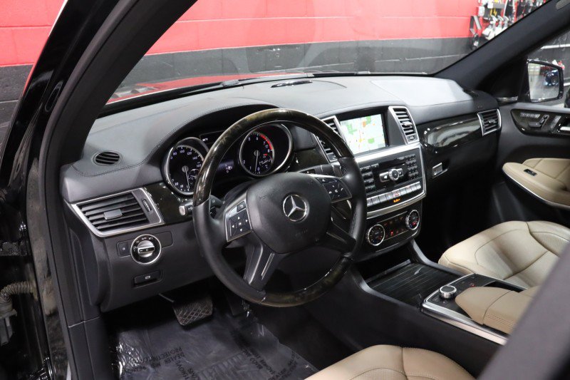 Used 2015 Mercedes-Benz GL 550 4MATIC image 35