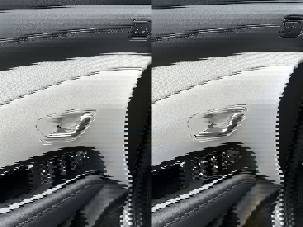 Used 2025 Hyundai Tucson Limited image 13