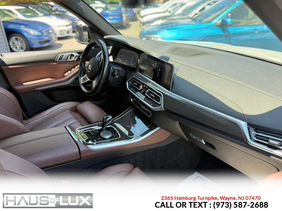 Used 2021 BMW X5 M50i image 4