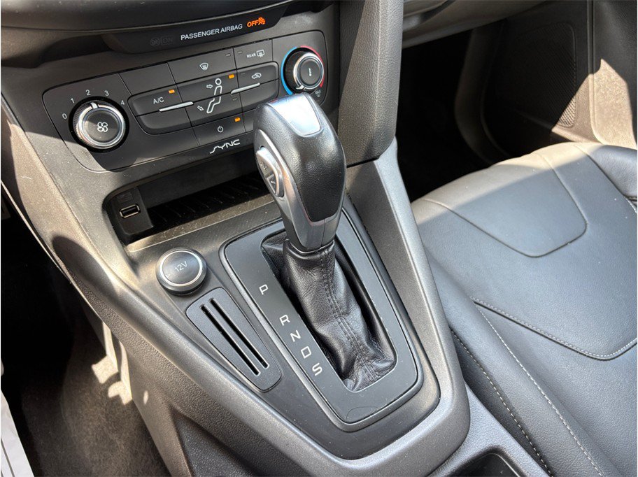 Used 2015 Ford Focus SE w/ Equipment Group 201A FWD image 28