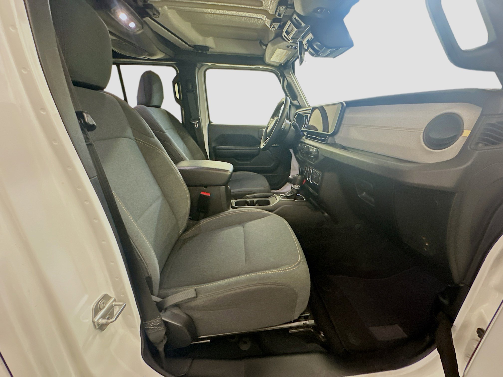 Used 2025 Jeep Wrangler Sport S image 31