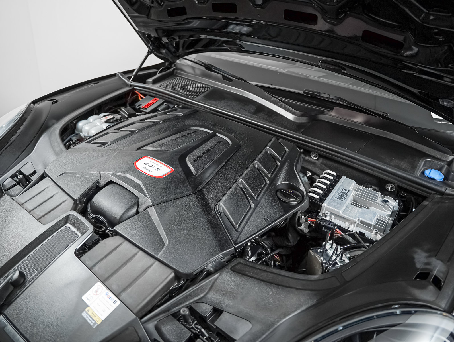 Certified 2023 Porsche Cayenne Turbo AWD/4WD image 12