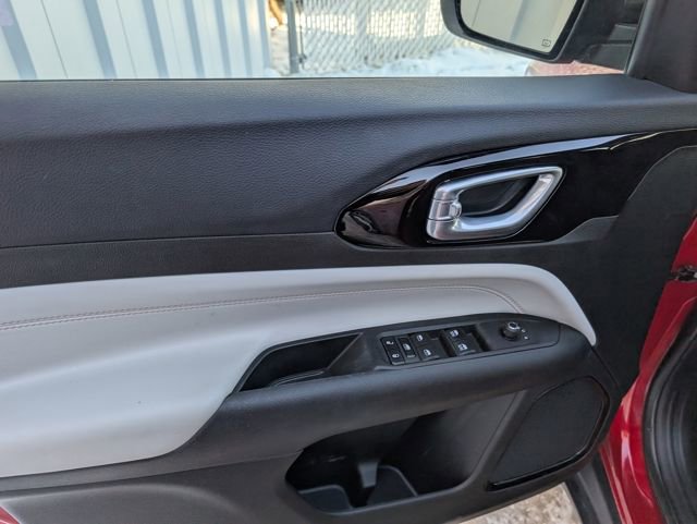 Used 2024 Jeep Compass Limited image 8