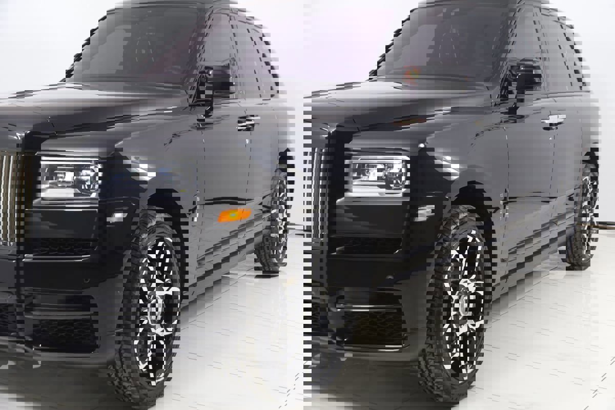 Used 2024 Rolls-Royce Cullinan Black Badge image 98