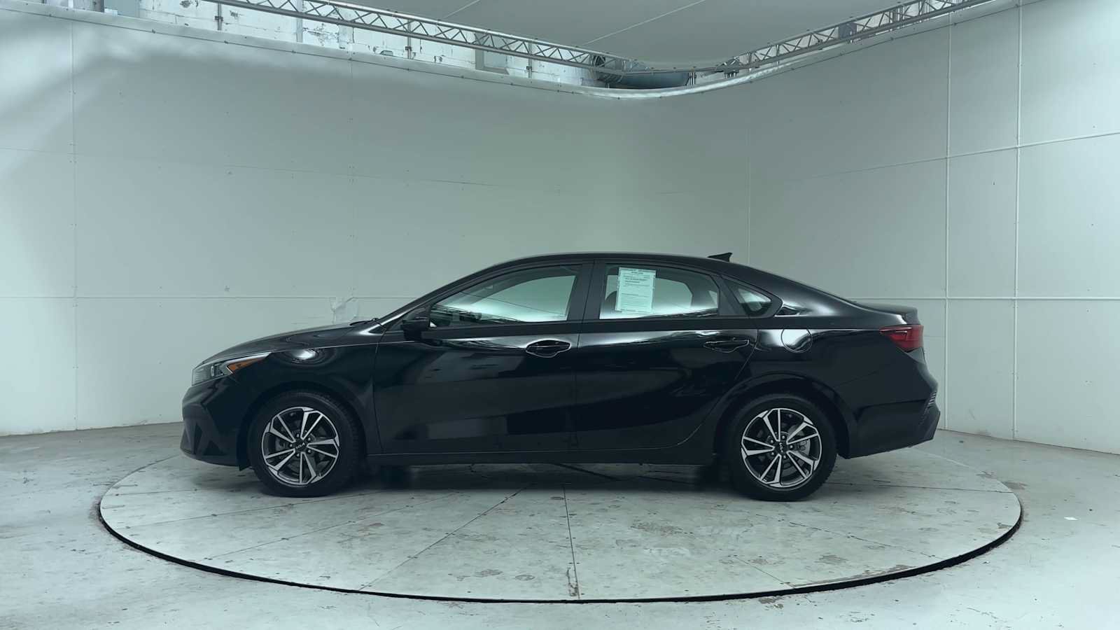 Used 2023 Kia Forte LXS w/ LXS Technology Package FWD image 8