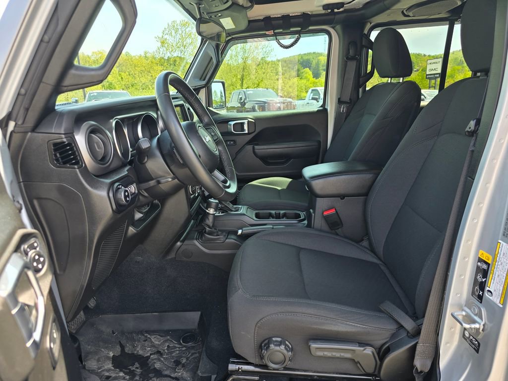 Used 2022 Jeep Gladiator Sport AWD/4WD image 4