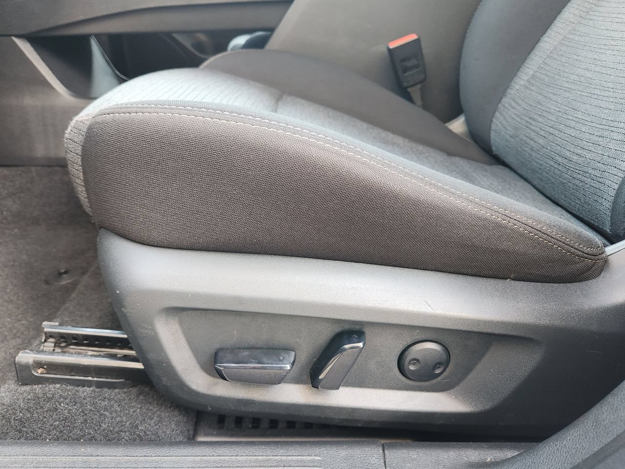 Used 2023 Nissan Rogue SV FWD image 23