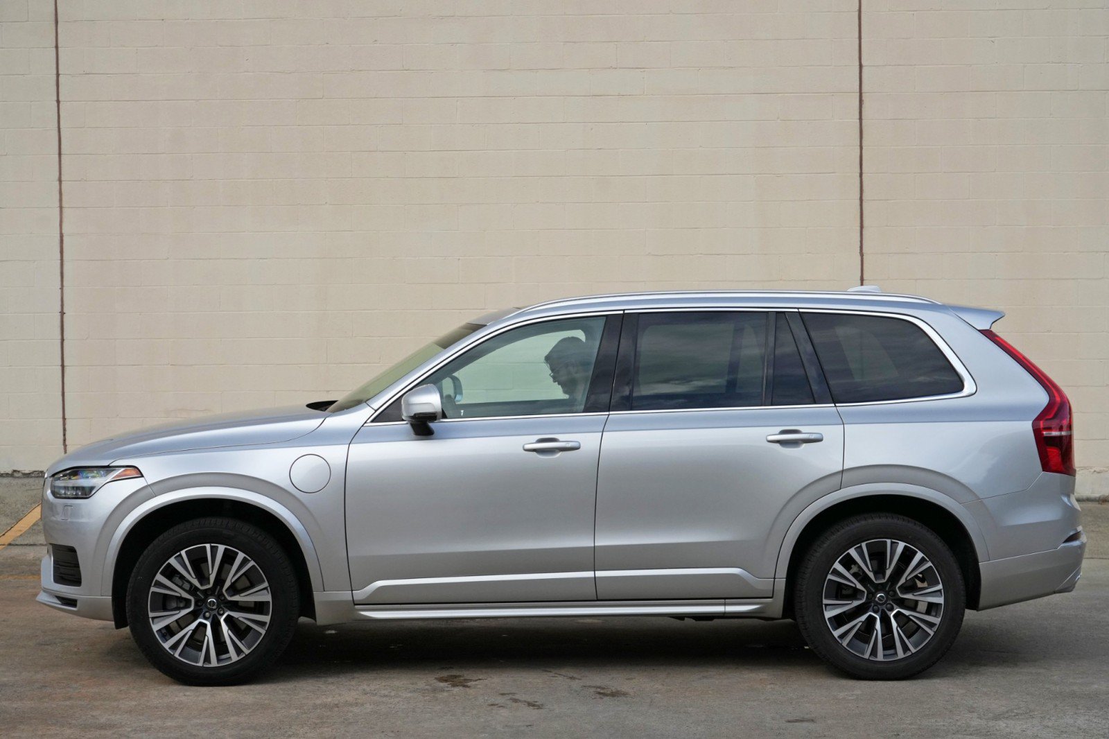 Used 2020 Volvo XC90 T8 Momentum w/ Protection Package Premier AWD/4WD image 47