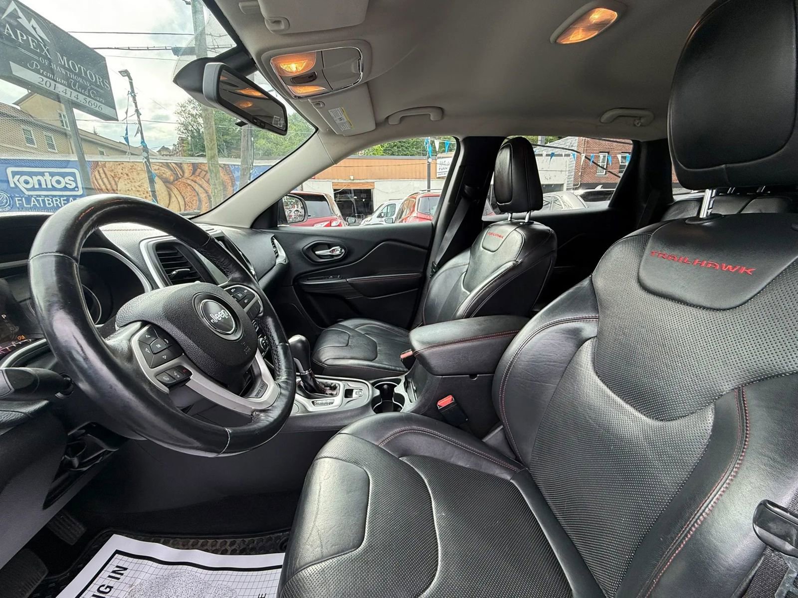 Used 2015 Jeep Cherokee Trailhawk w/ Leather Interior Group AWD/4WD image 22