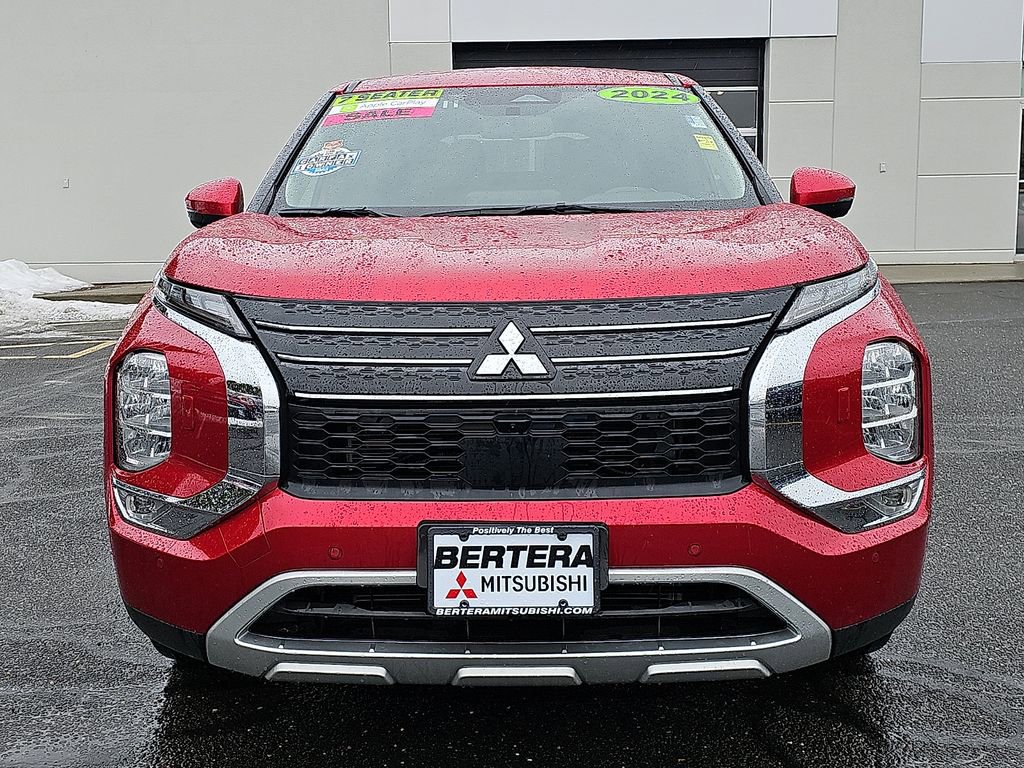 Used 2024 Mitsubishi Outlander SE image 2