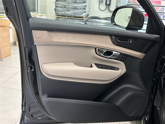 Certified 2025 Volvo XC90 B6 Plus image 9