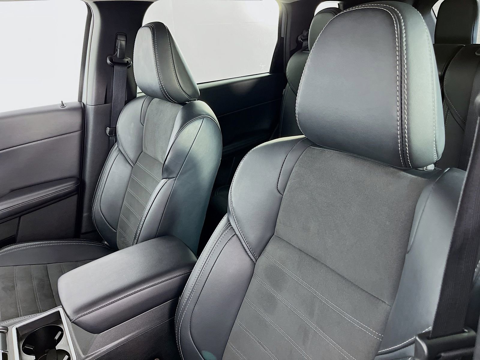 Used 2024 Mitsubishi Outlander SE image 28