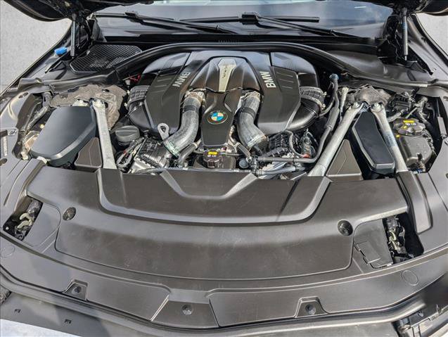 Used 2019 BMW 750i w/ M Sport Package RWD image 22