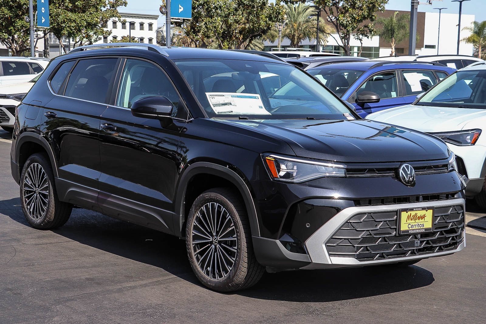 New 2026 Volkswagen Taos SE FWD image 3