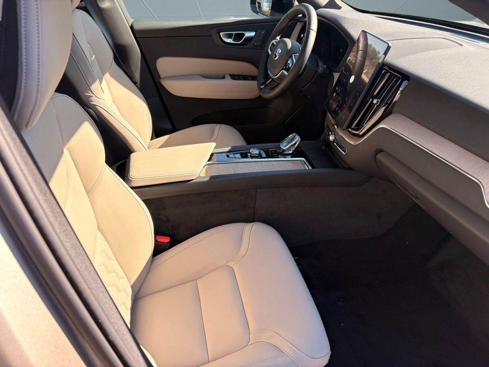 New 2026 Volvo XC60 B5 Plus w/ Climate Package image 26