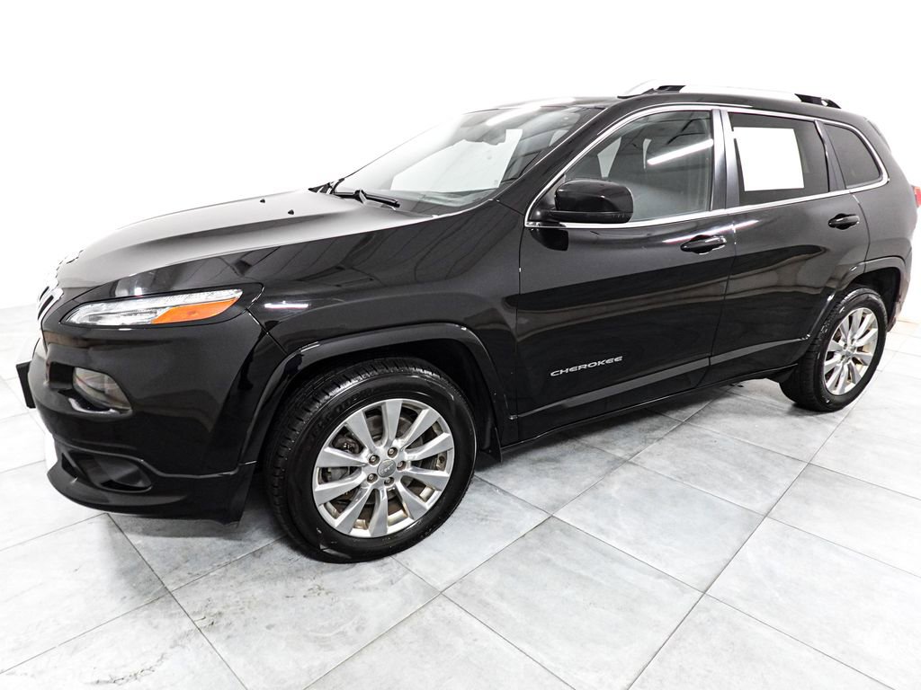 Used 2017 Jeep Cherokee Overland AWD/4WD image 4