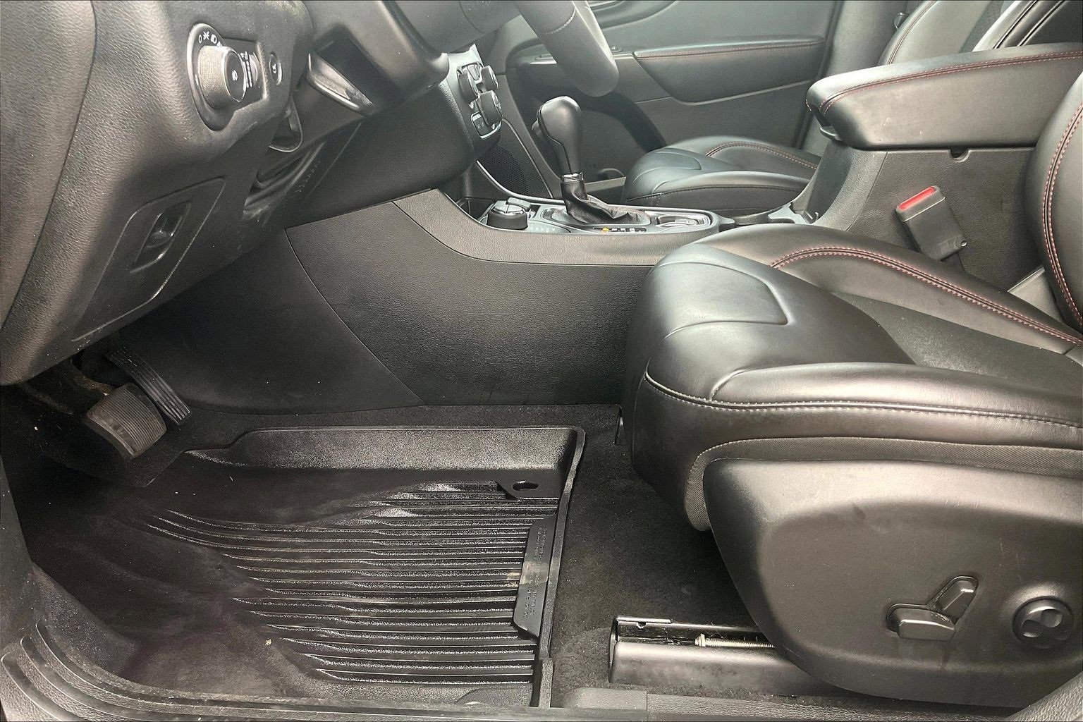 Used 2021 Jeep Cherokee Trailhawk w/ Trailer Tow Group image 16