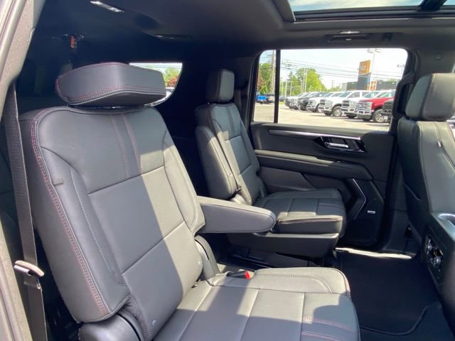 Used 2026 Chevrolet Suburban RST AWD/4WD image 24