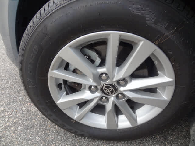 Used 2025 Toyota Camry LE FWD image 30