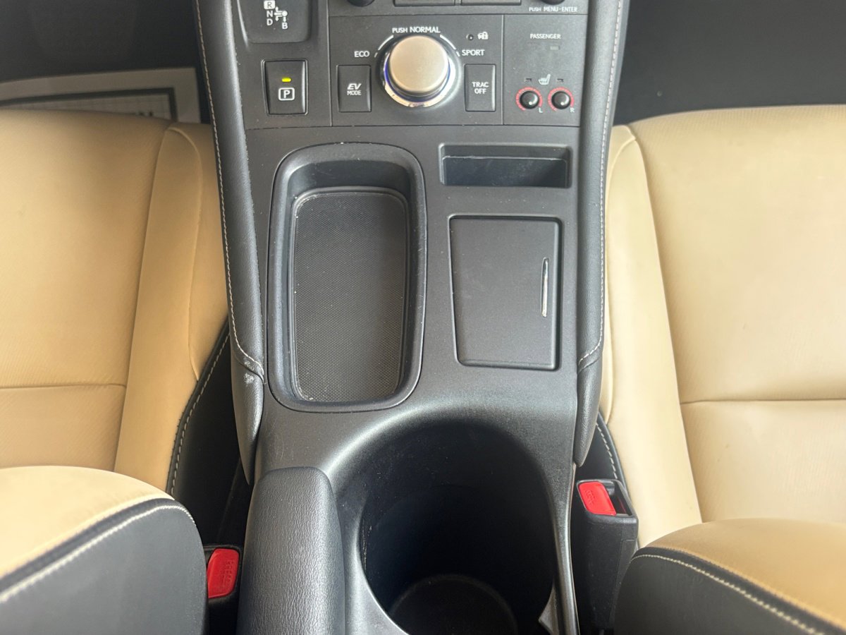 Used 2016 Lexus CT 200h w/ Seat Comfort Package FWD image 5