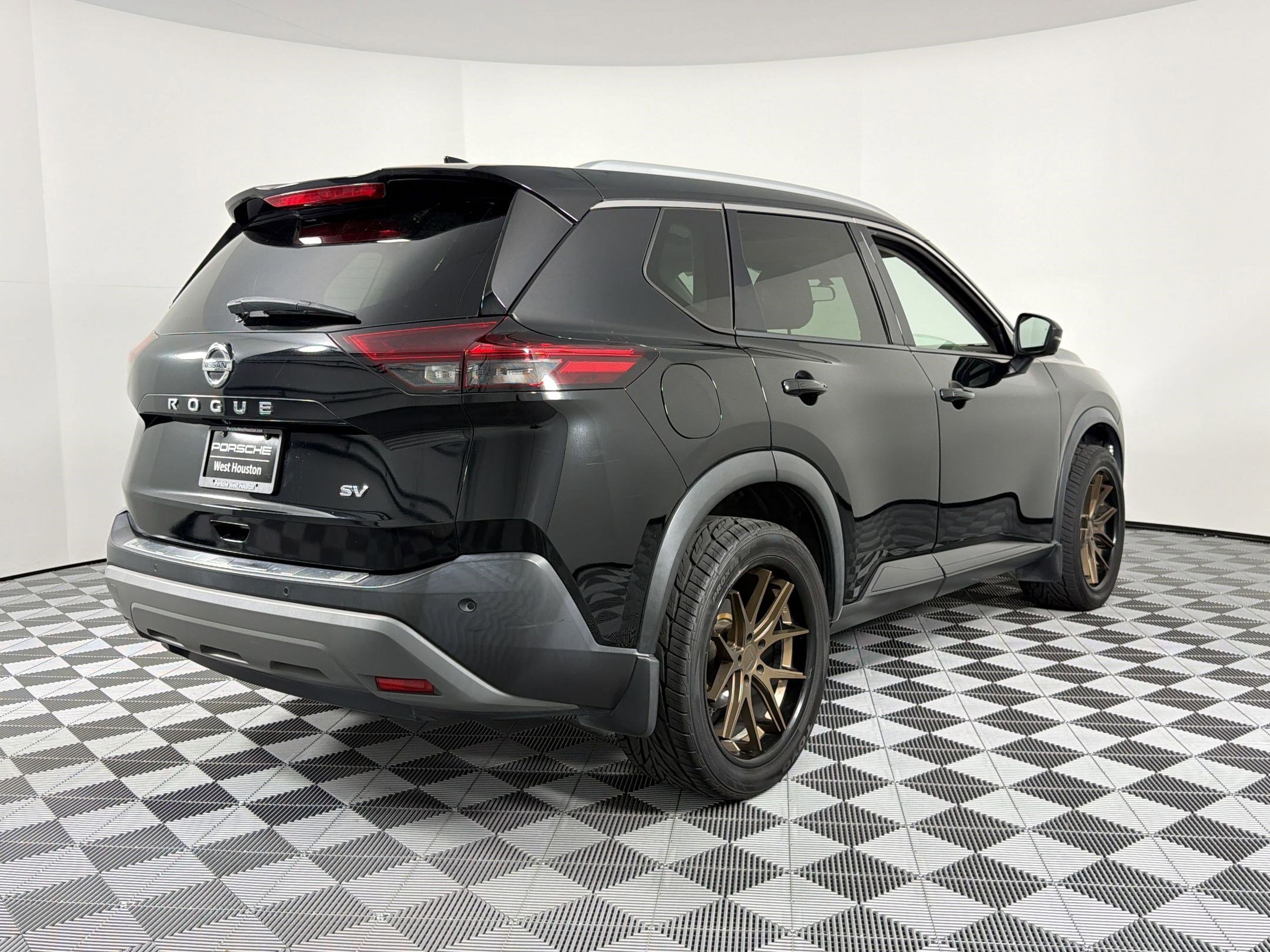 Used 2021 Nissan Rogue SV w/ Premium Package image 9