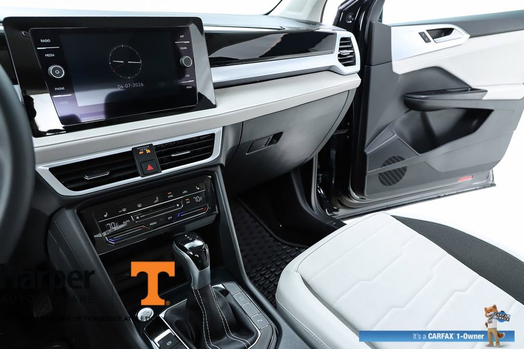 Used 2025 Volkswagen Taos SE image 23