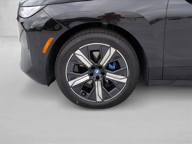 Used 2024 BMW iX xDrive50 w/ Premium Package AWD/4WD image 25