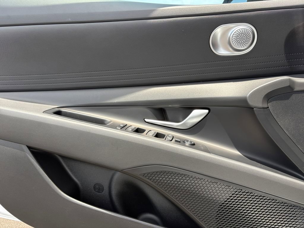 New 2026 Hyundai Elantra Hybrid FWD image 12