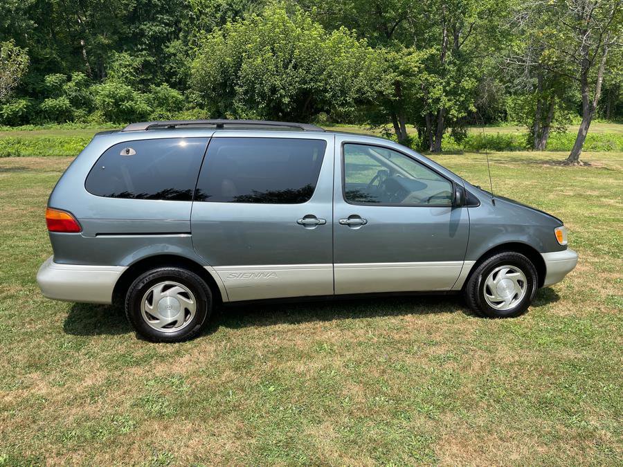 Used 1999 Toyota Sienna LE image 35