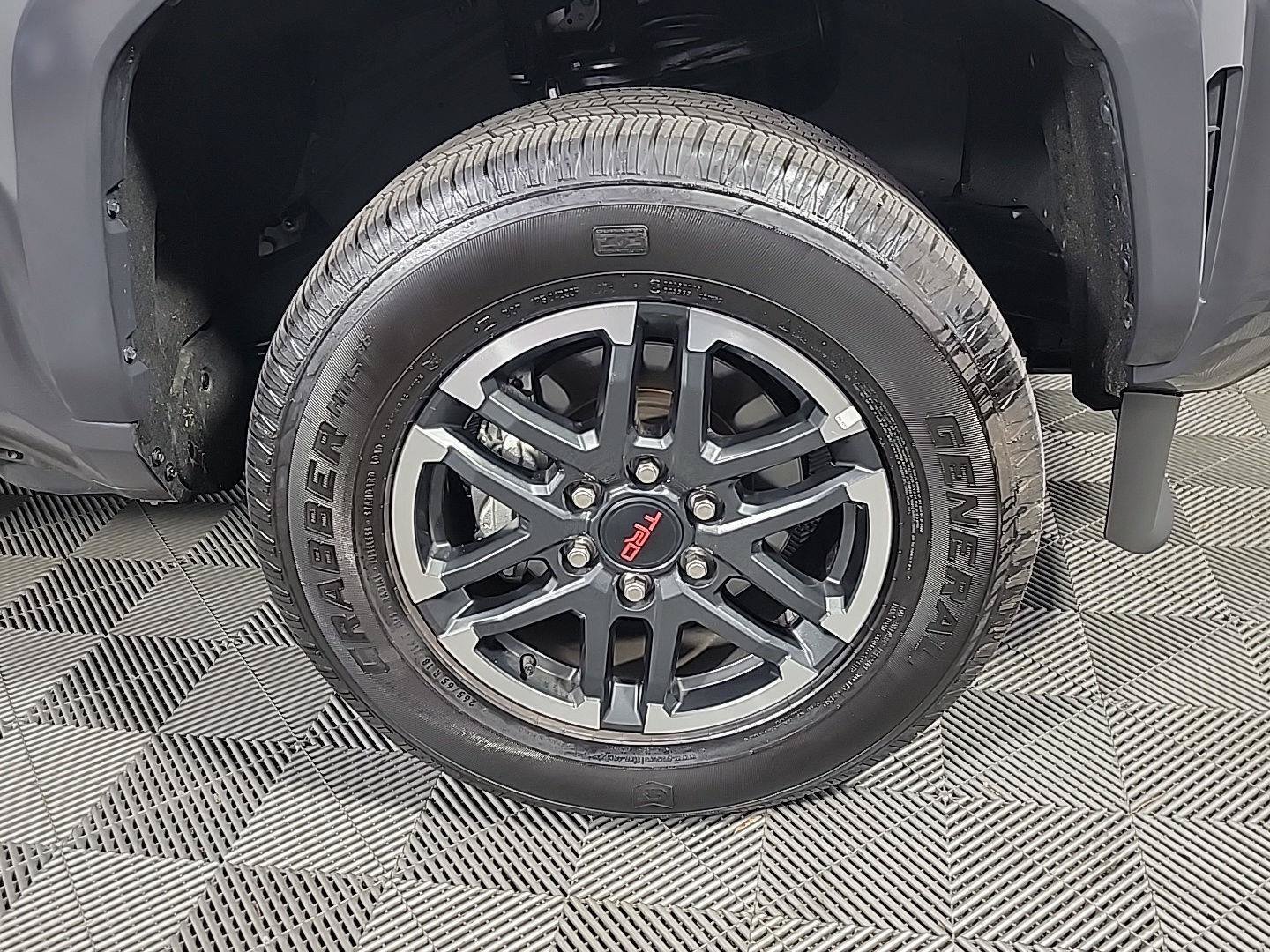 Used 2025 Toyota Tacoma TRD Sport AWD/4WD image 3
