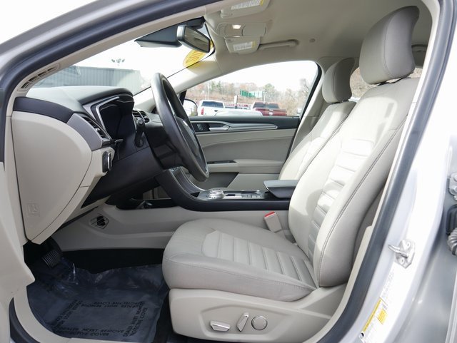 Used 2019 Ford Fusion SE image 12