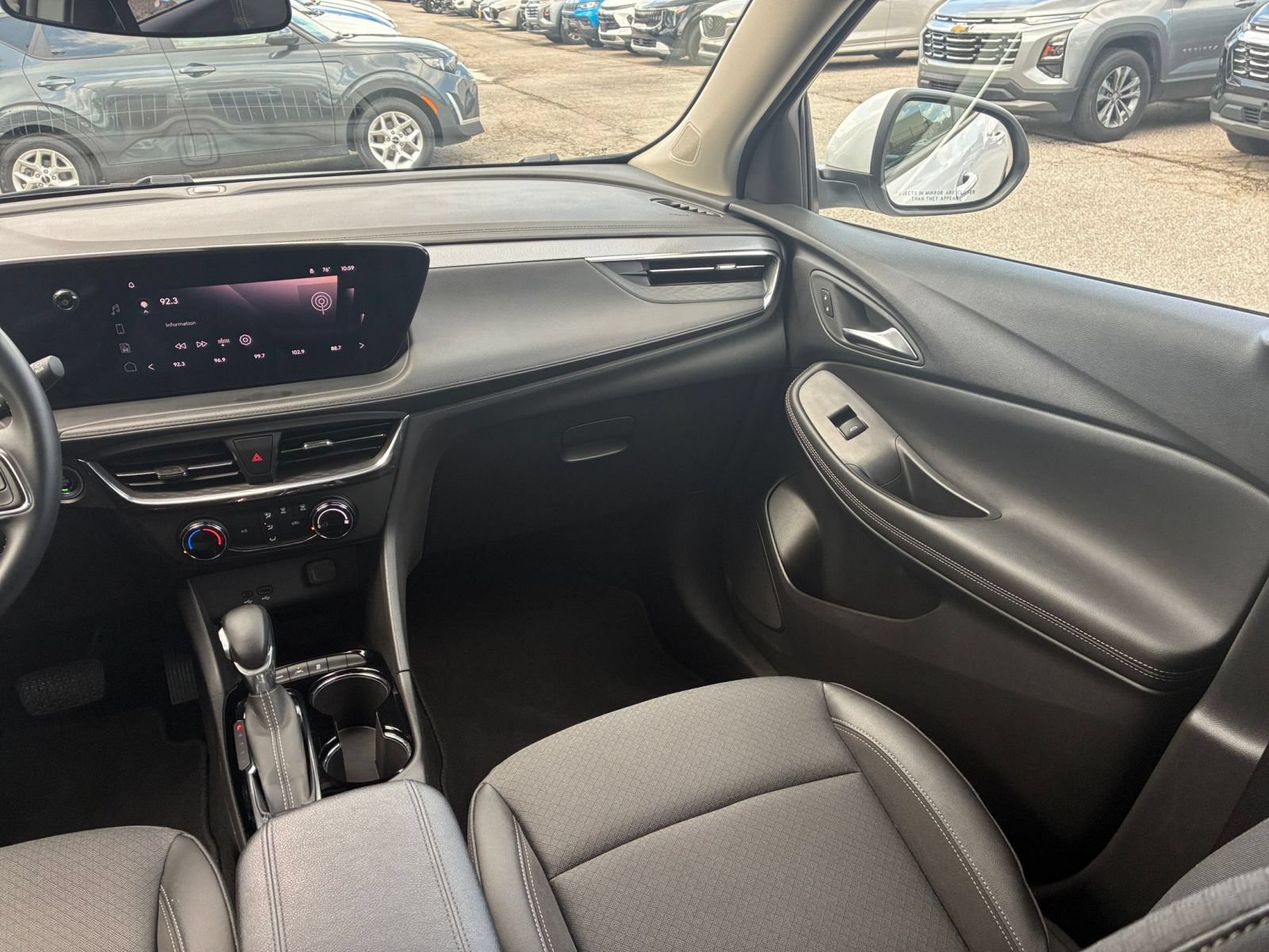 Used 2025 Buick Encore GX Preferred AWD/4WD image 29