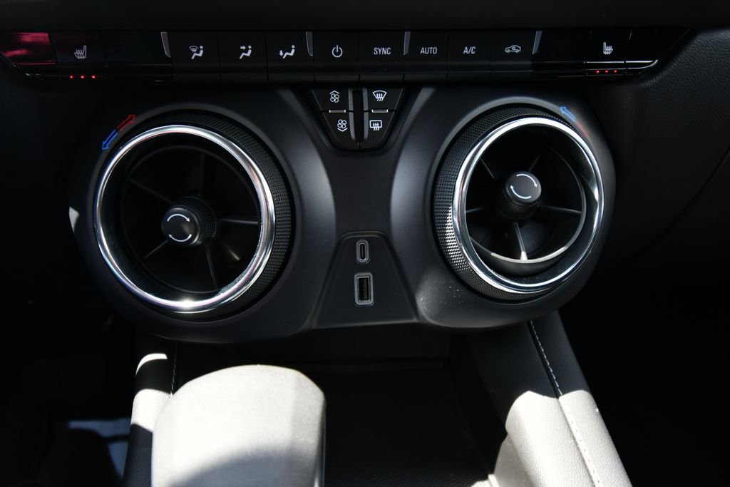 Used 2025 Chevrolet Blazer LT AWD/4WD image 29
